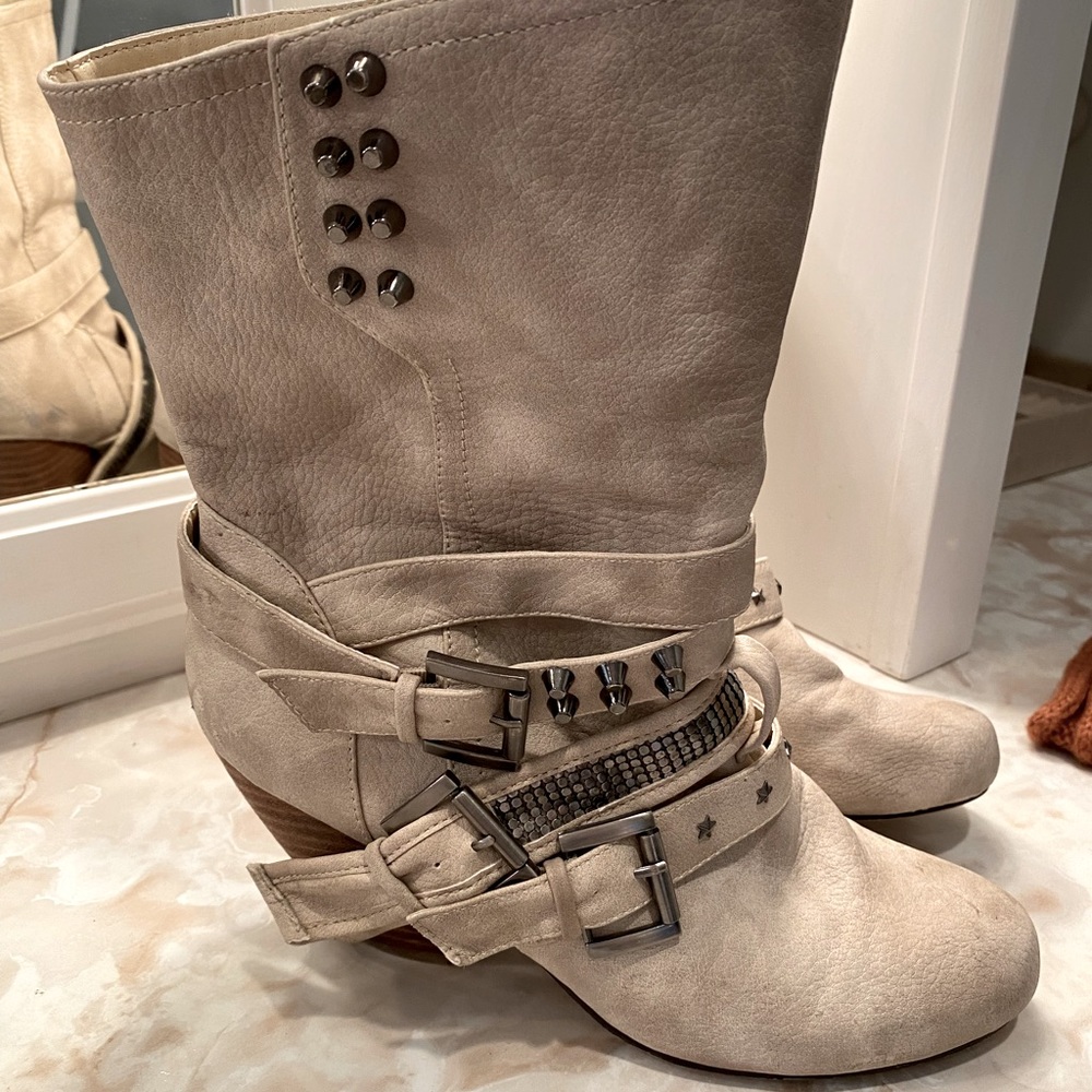 Cream/taupe Boots
